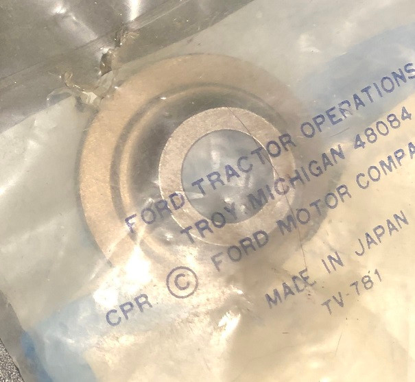 SBA120186010 CNH Ford NEW Holland RETAINER Collared Seat