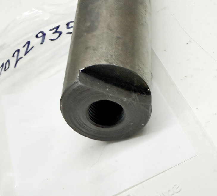 70229353 AGCO Allis-Chalmers Idler Gear SHAFT