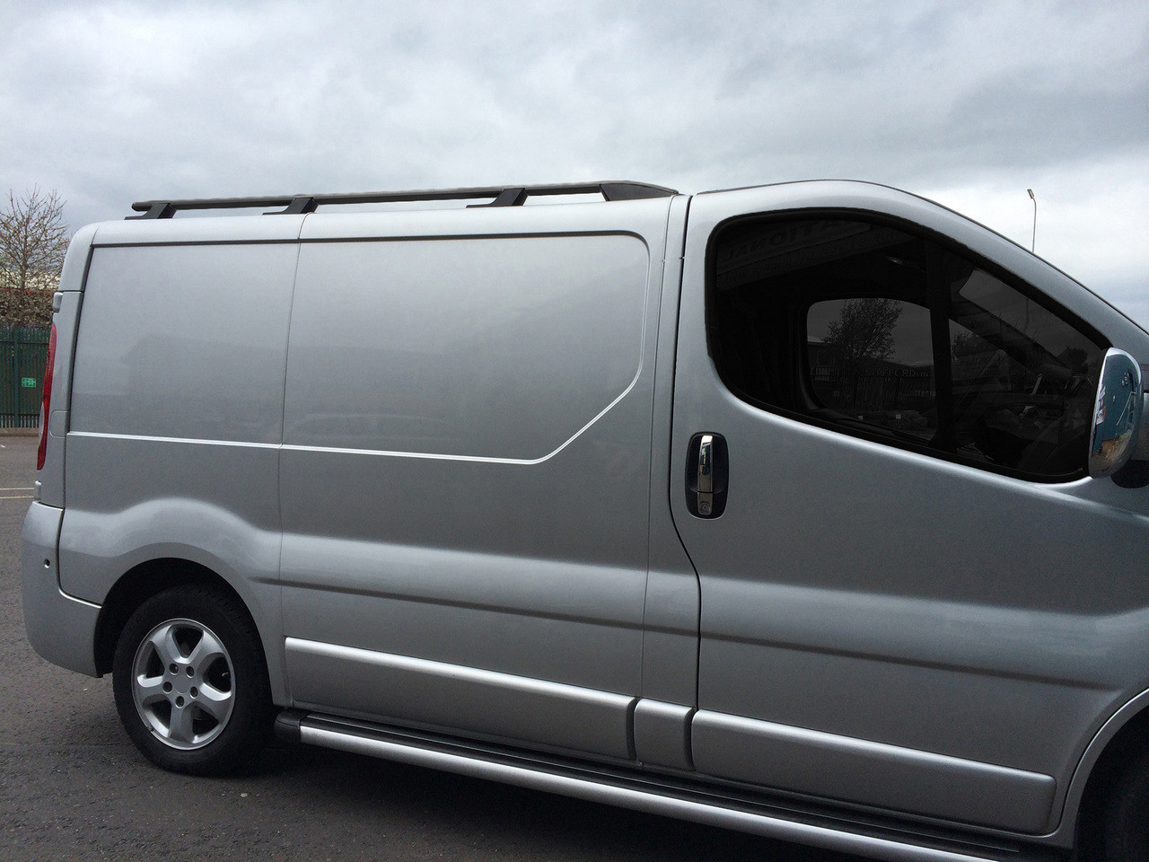 Black Roof Rack Rails Side Bars Set To Fit LWB Renault Trafic (2002-14)