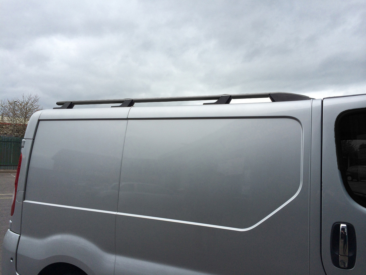 Black Roof Rack Rails Side Bars Set To Fit LWB Renault Trafic (2002-14)