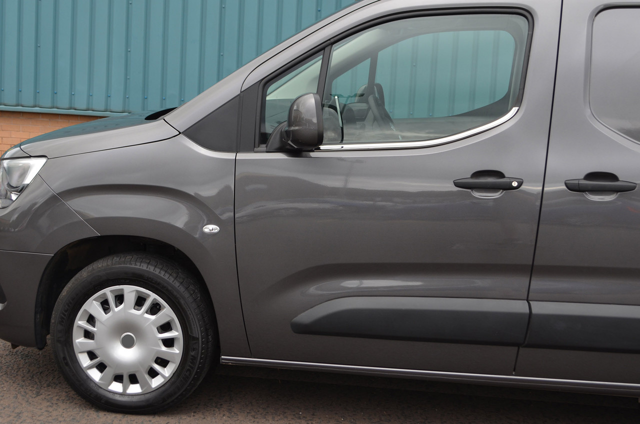 Chrome Side Door Window Sill Trim Covers To Fit Toyota ProAce City (2019+)