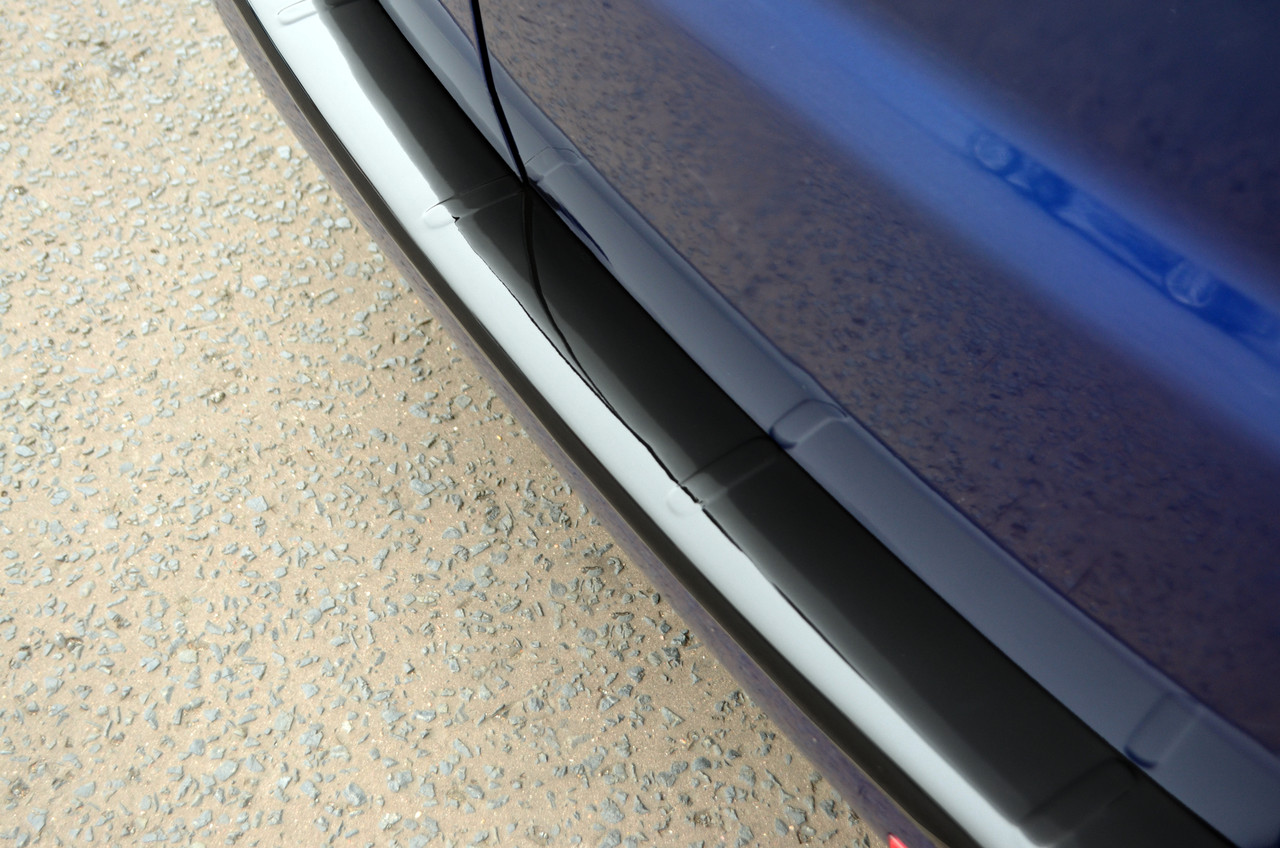 Rear Bumper Protector Guard Gloss Black To Fit Volkswagen T5 Caravelle (2004-15)