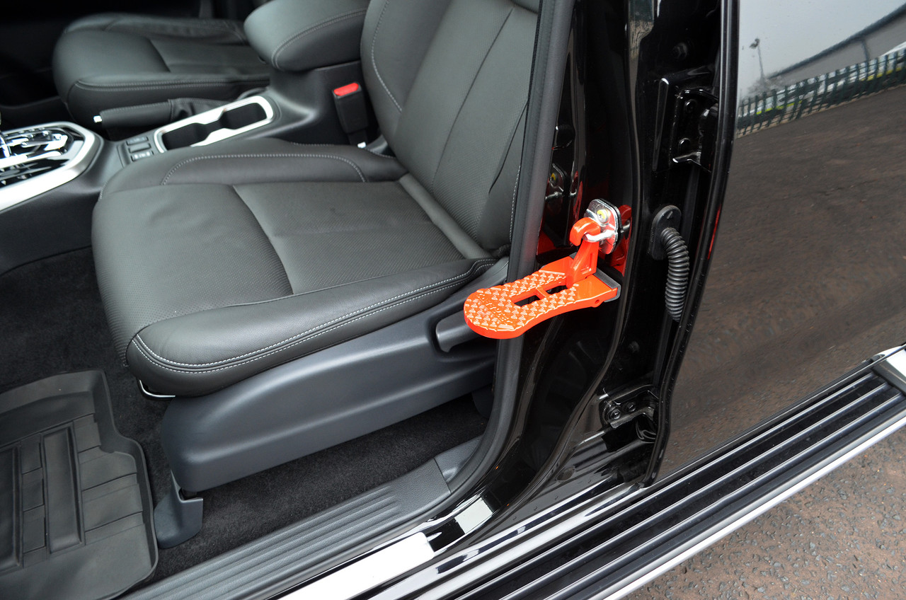 Door Lock Access Step For Roof Access To Fit Nissan Navara NP300 (2015+) - Red