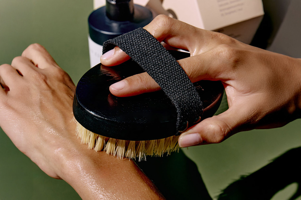 Dry Body Brushing: Benefits, How to Do It & The Best Oils for Glowing Skin