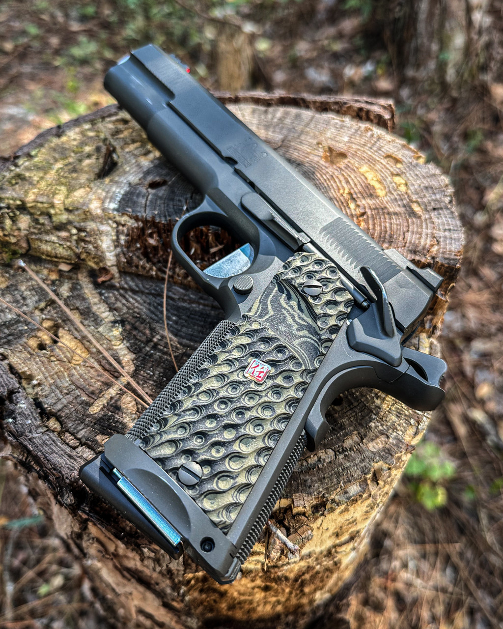 1911 Grip Panels, Hydra, Dirty Olive Burl, Signature Inlay - 10-8