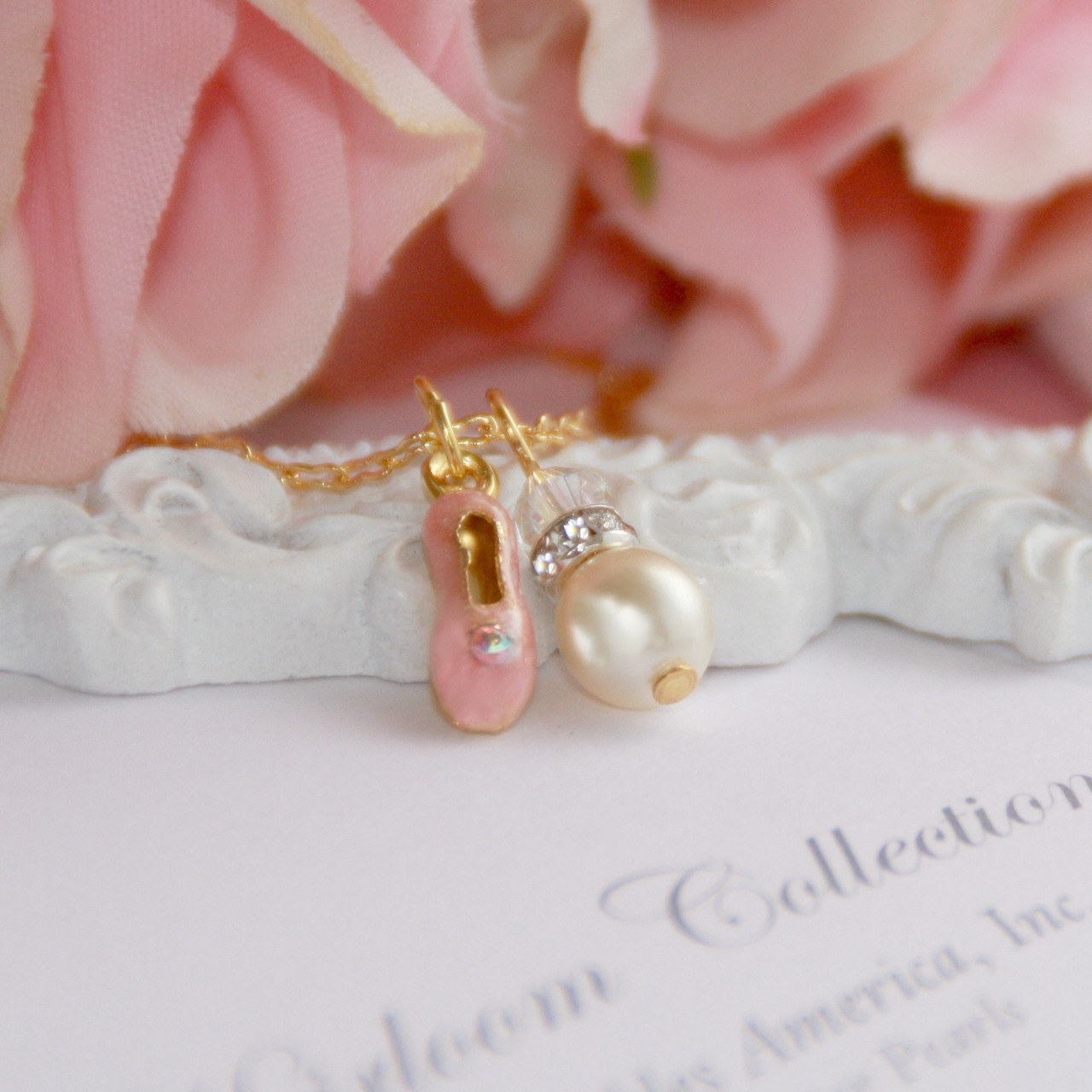 CJ-541  Pearl and Ballet Shoe Adorable Dance Necklace