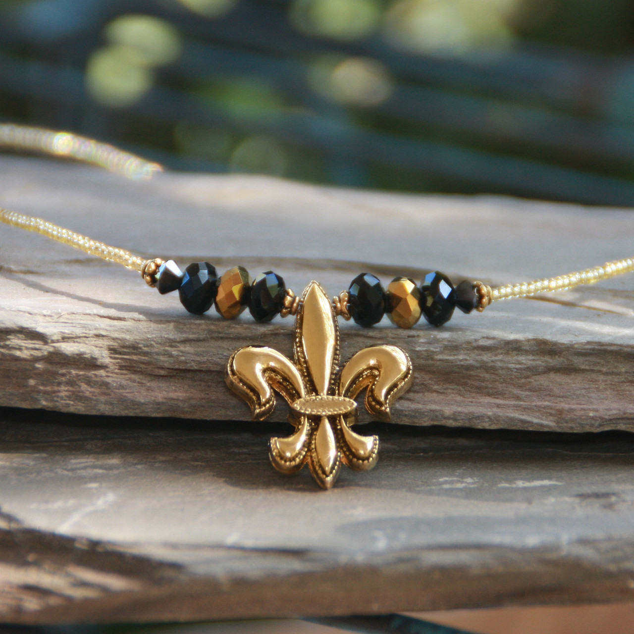 NOST-12  Beautiful New Orleans Saints Necklace