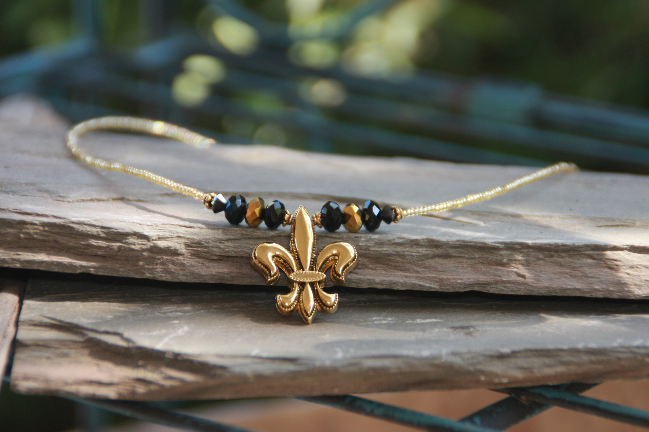 NOST-12  Beautiful New Orleans Saints Necklace