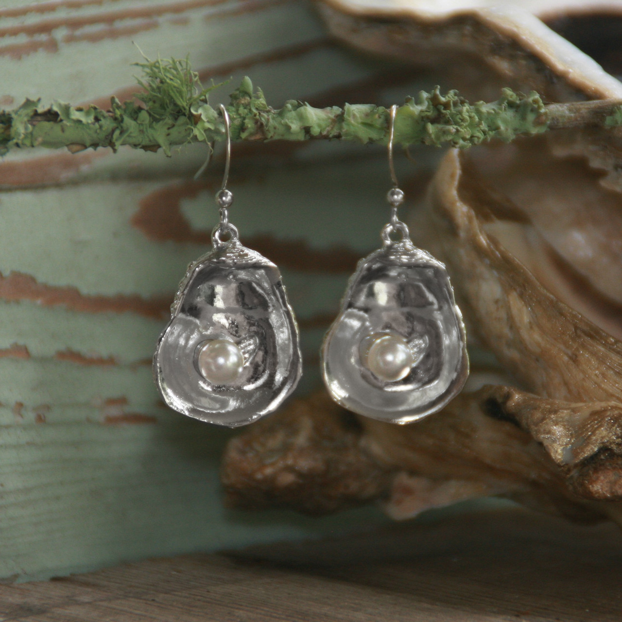 DD-32  Classic Oyster Earrings
