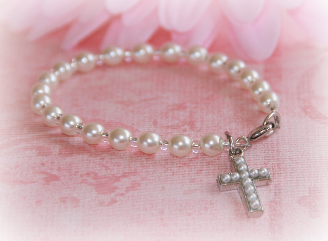 CJ-358-6 Child Seed Pearl Cross Bracelet 6"