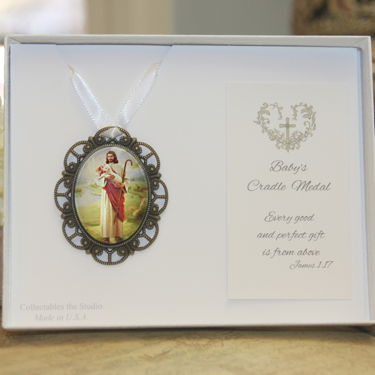 CJ-612  Beautiful Artwork Jesus Keepsake Cradle Medal