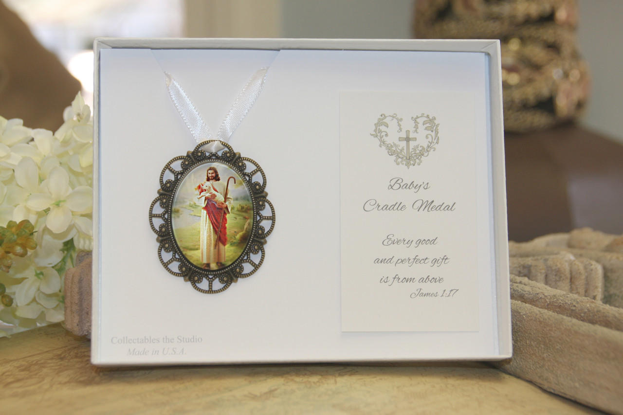 CJ-612  Beautiful Artwork Jesus Keepsake Cradle Medal