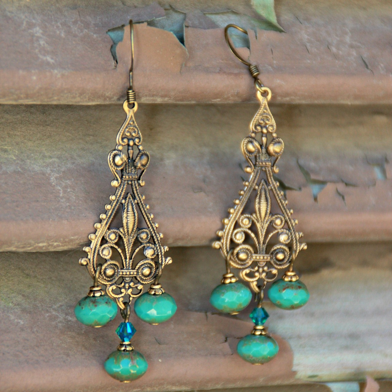 IS-532  Vintage Elegant Earrings