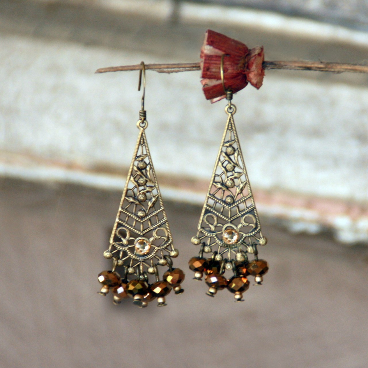 IS-533  Vintage Style oh so Elegant! Earrings