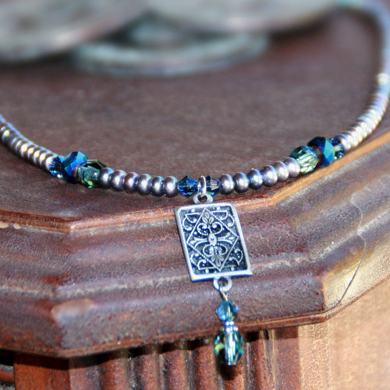 IS-540  Pearls and Vintage metals Necklace