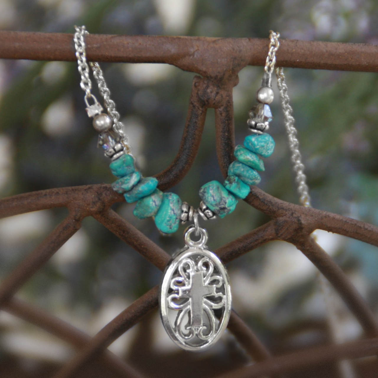 IN-475 Cross Turq. chip necklace