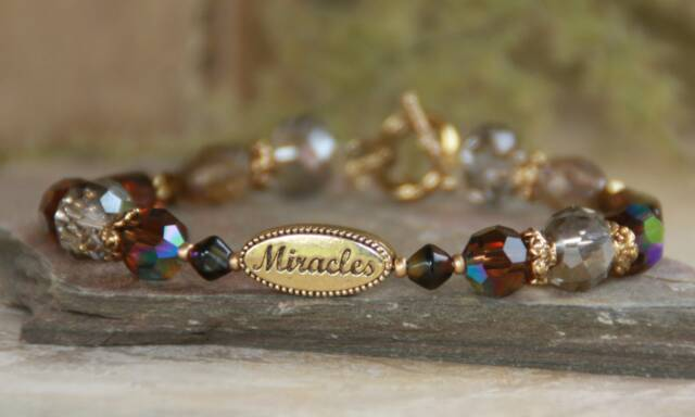 IN-238 Miracles bracelet gold tone