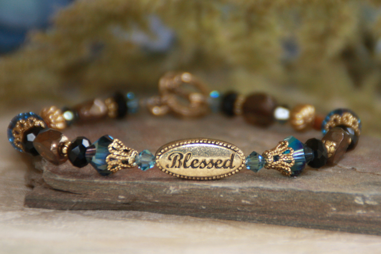 IN-237 Blessed bracelet gold tone