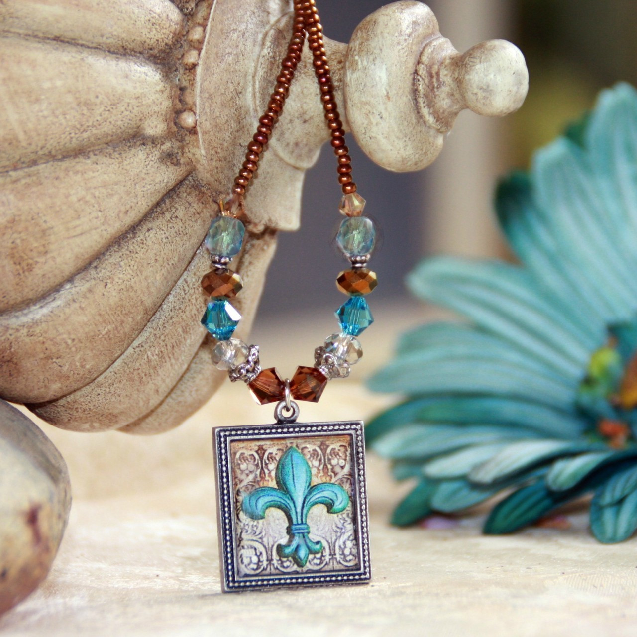 ART-208 Beautfiul Teal Fleur de Lis ART Collection Necklace