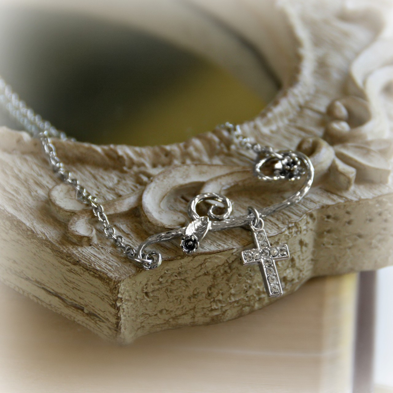 IS-512 Trendy Cross Necklace