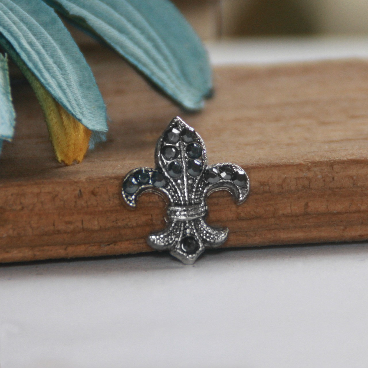 IS-286 Hematite Swarovski Embellished Fleur de Lis Lapel Pin
