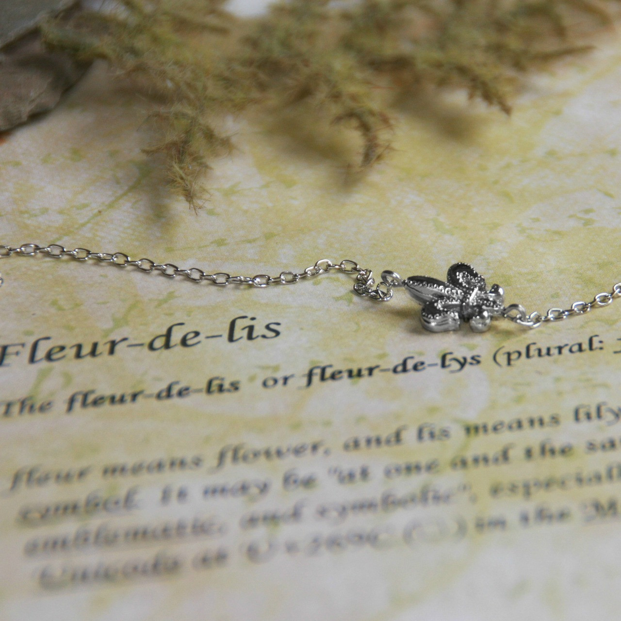 IS-3s Fleur De Lis Sideways Necklace Silver Finish