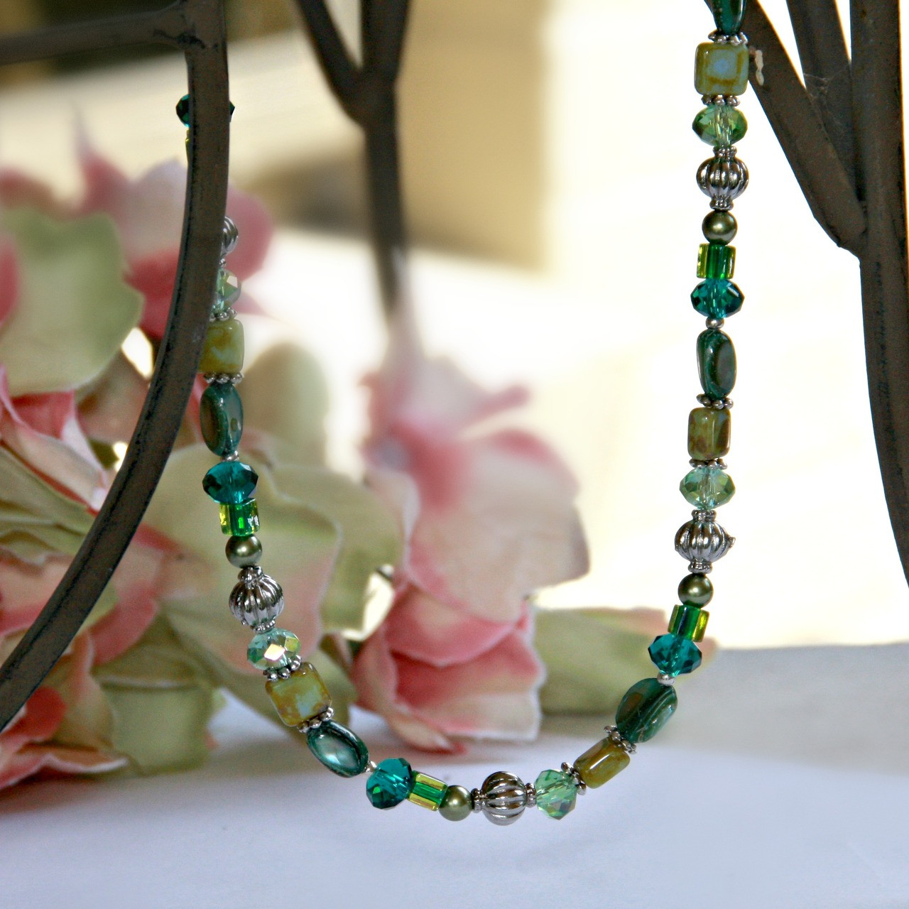 IS-418 Great Green tones Crystals and more Necklace