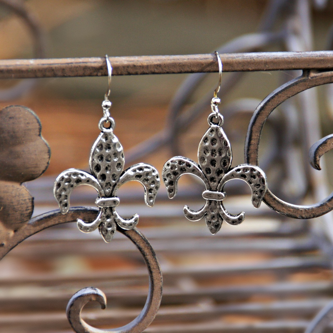 IS-683  Hammered Fleur de Lis Earrings IS-683