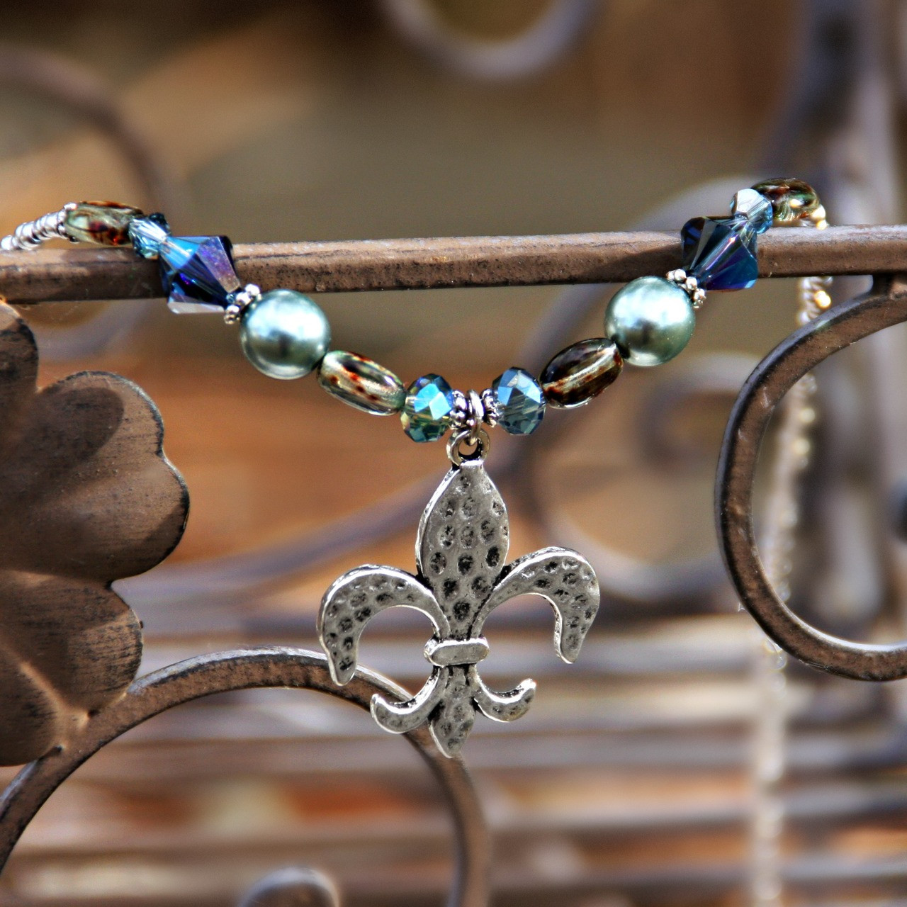 IS-682  Hammered Fleur de Lis Beaded Necklace