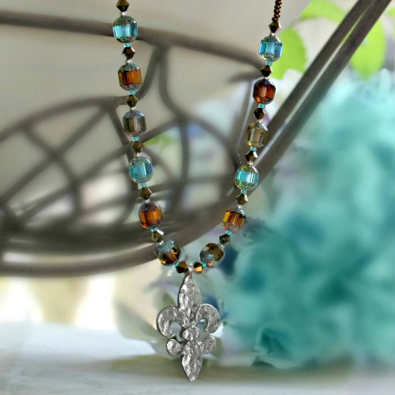 IS-665  Fabulous Fleur de Lis Necklace