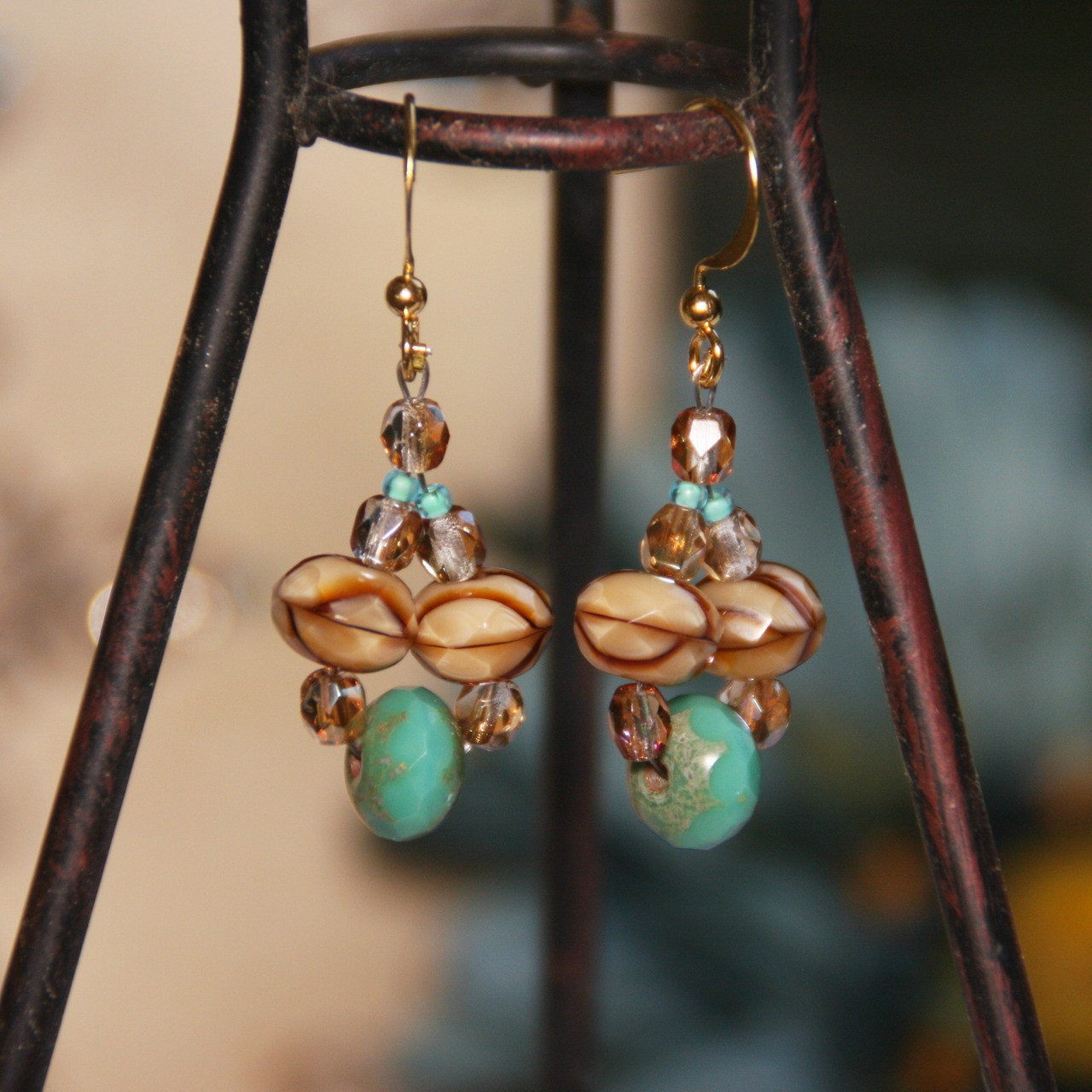 IS-664  Matching Great colors, Great Earrings!