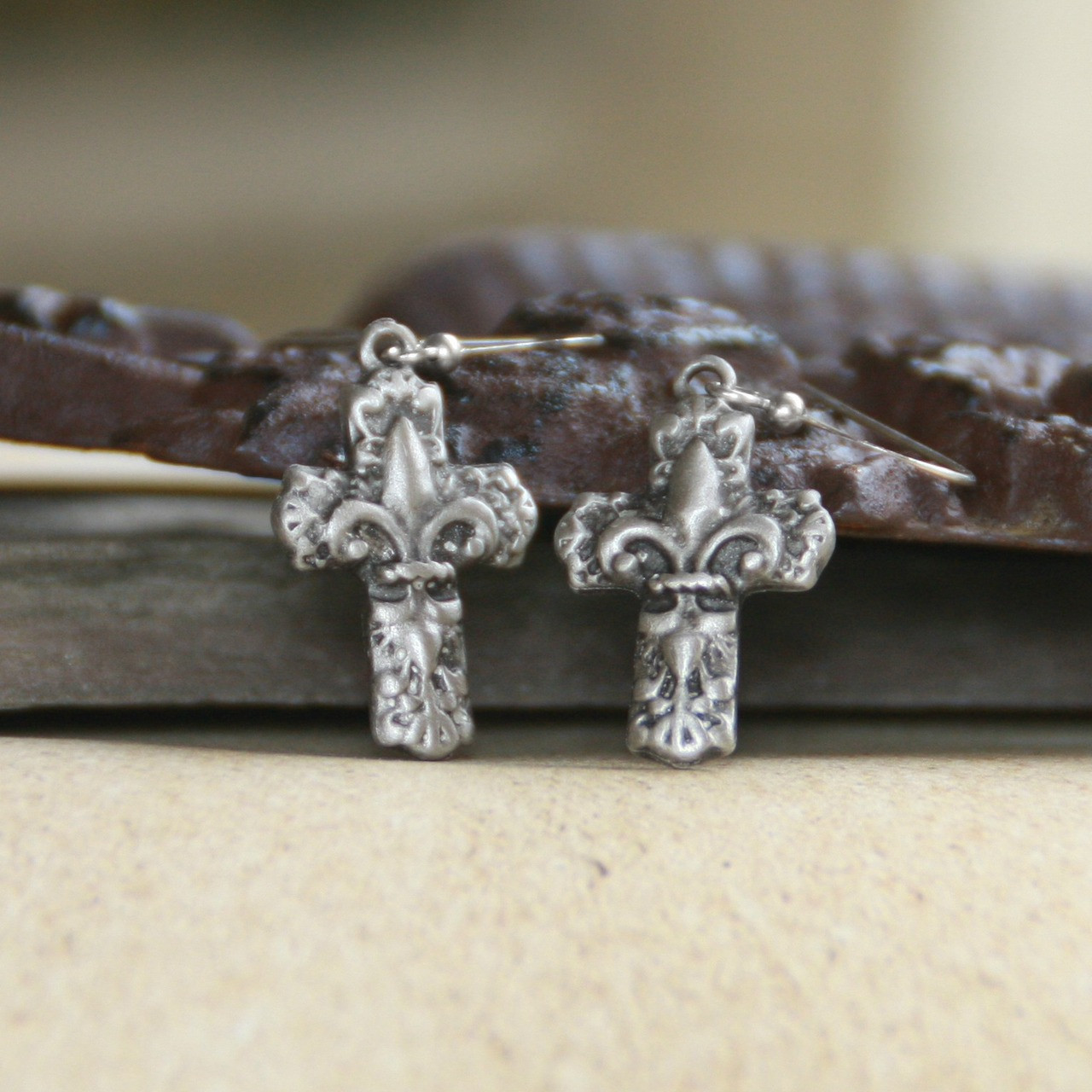IS-179  Fleur de lis Cross Earrings