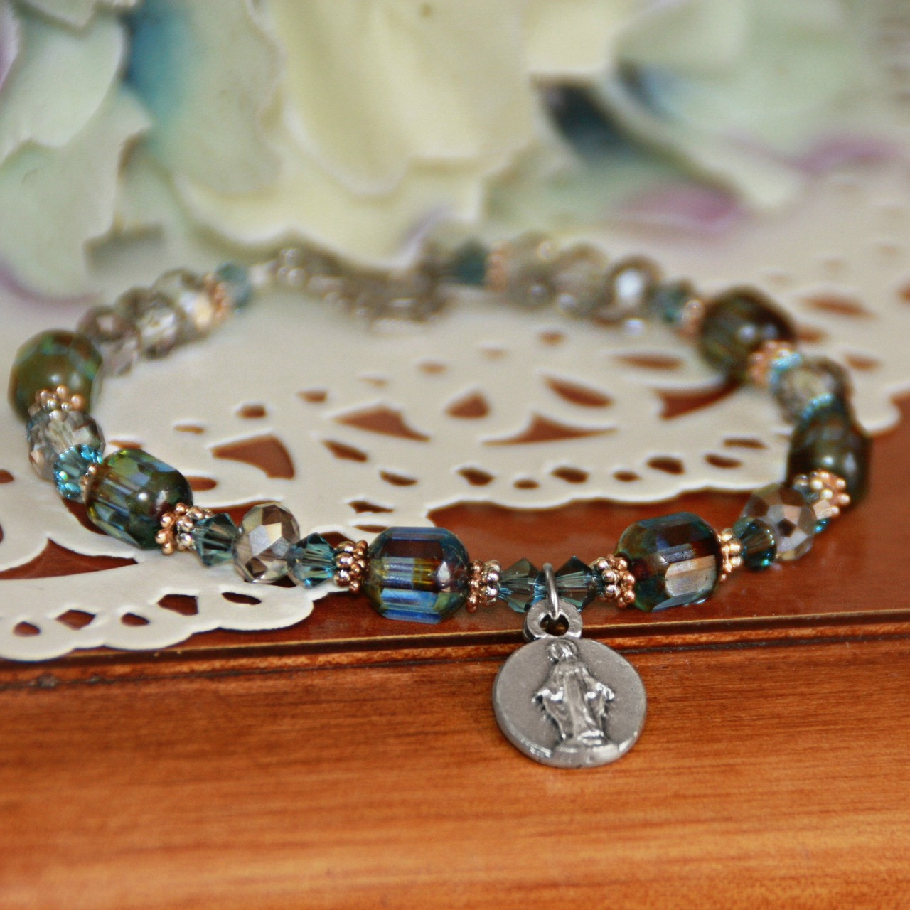 IN-155  Beatuiful Mary Medal Beaded Bracelet