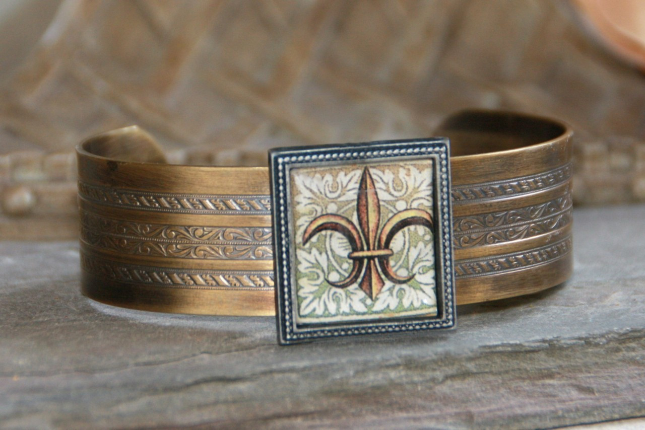 ART-103 Fleur de Lis cuff bracelet-1