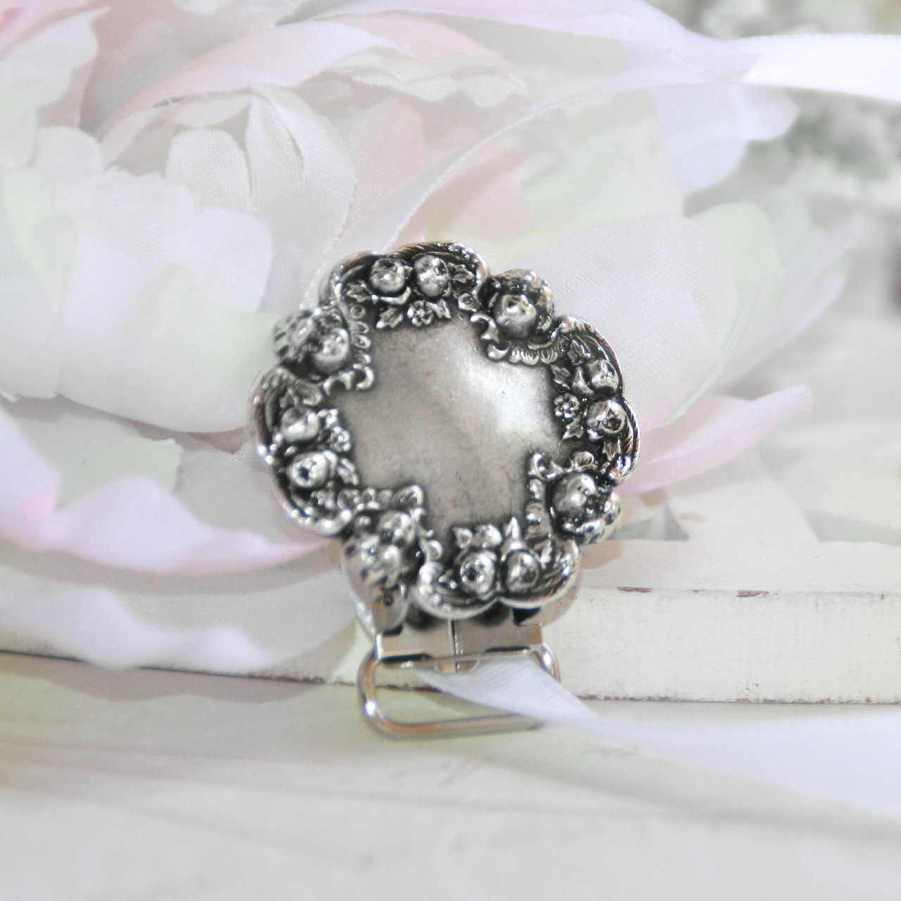 BA-77  Sweet Roses Paci-Holder Perfect for Engraving