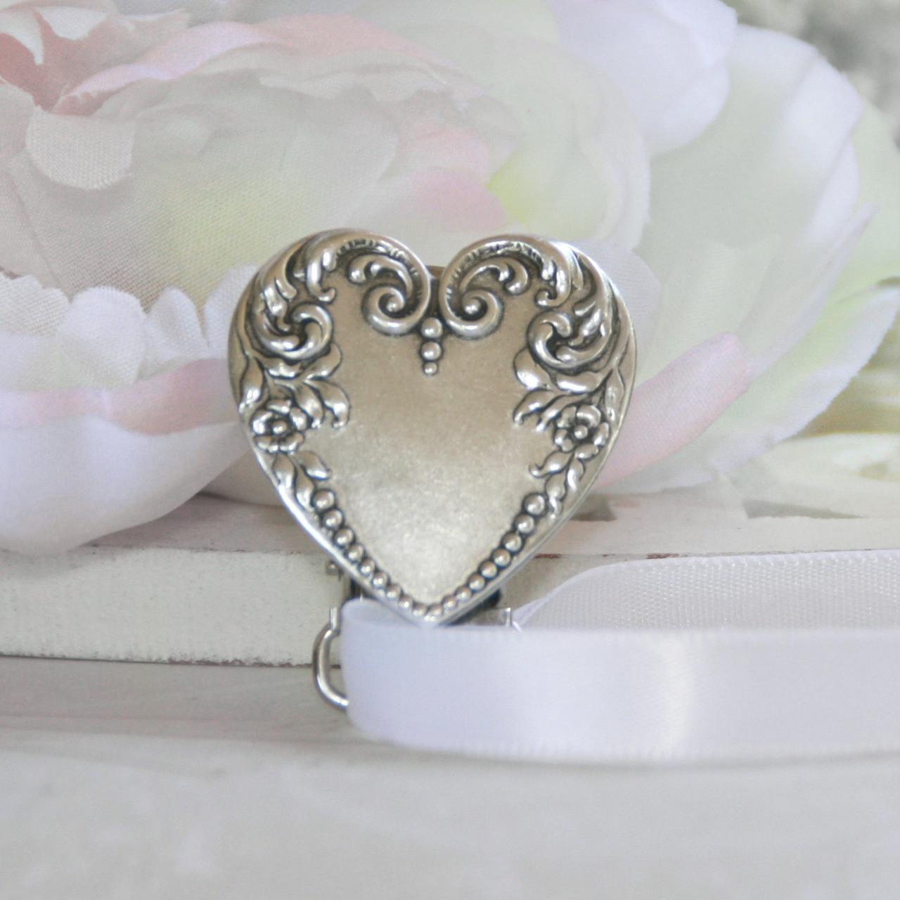 BA-76  Beautiful Heart Perfect for Engraving Paci-Holder