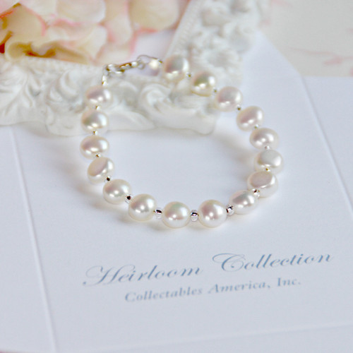 CJ-384-6  Freshwater Pearl Button style Pearls 6" Bracelet