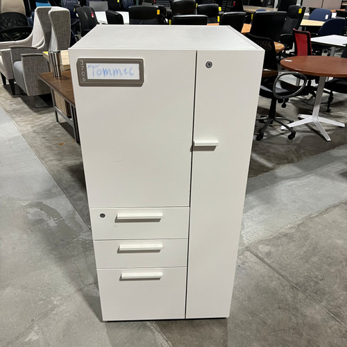 Pre-Owned Teknion White Storage Tower, Right Handed
