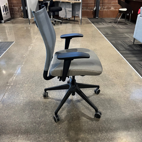 Pre-Owned Sit On It Mesh Back Gray Task Chair