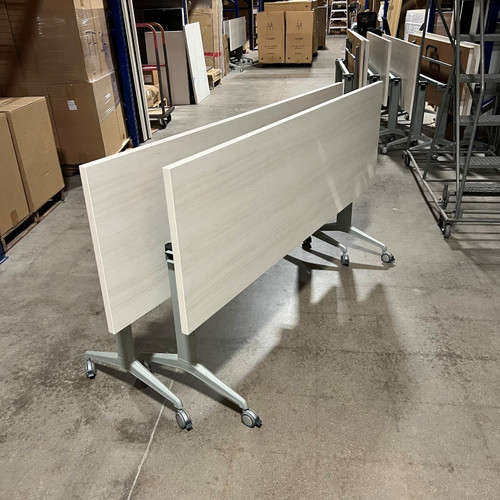 Pre-Owned White Laminate Flip-Top Nesting Table