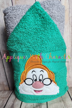 Snow White Doc Dwarf Peeker Applique Design