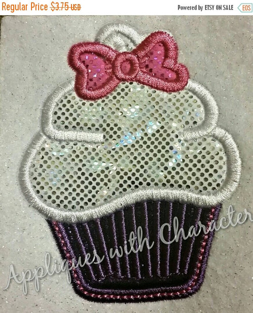Daisy Duck Cupcake Applique Design 
