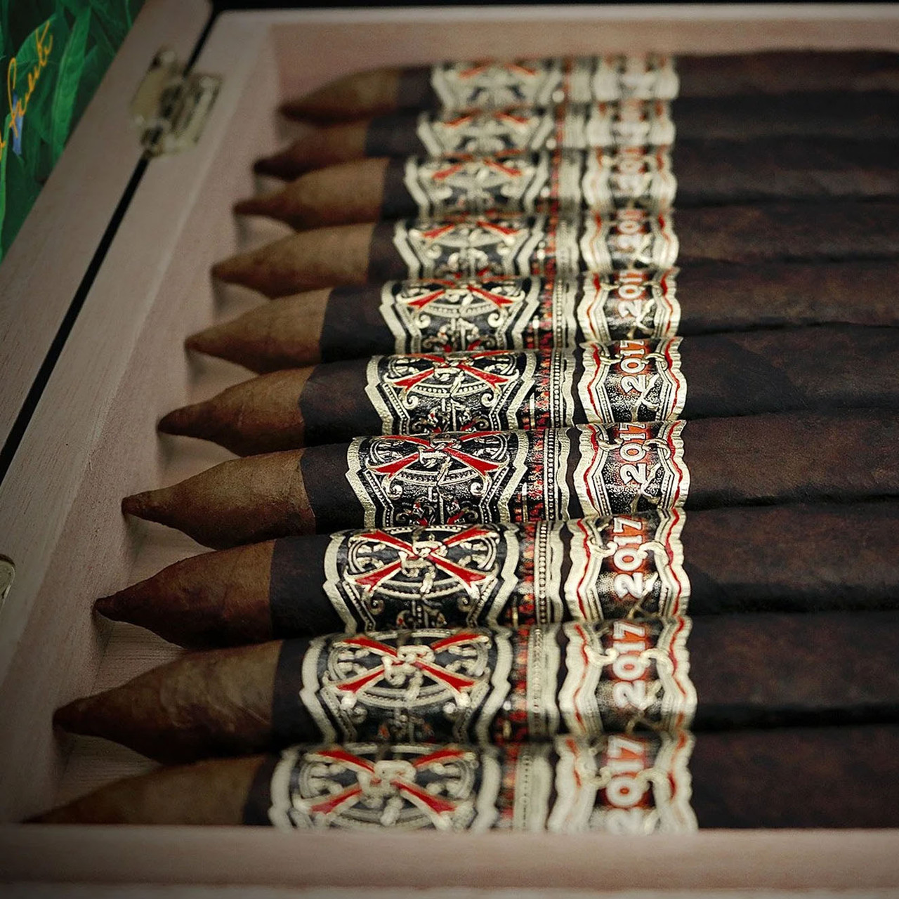 OpusX El Escorpion Maduro – Heaven & Earth Box of 10