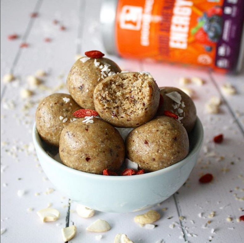 6 Ingredient SUPER FOOD ENERGY BALLS