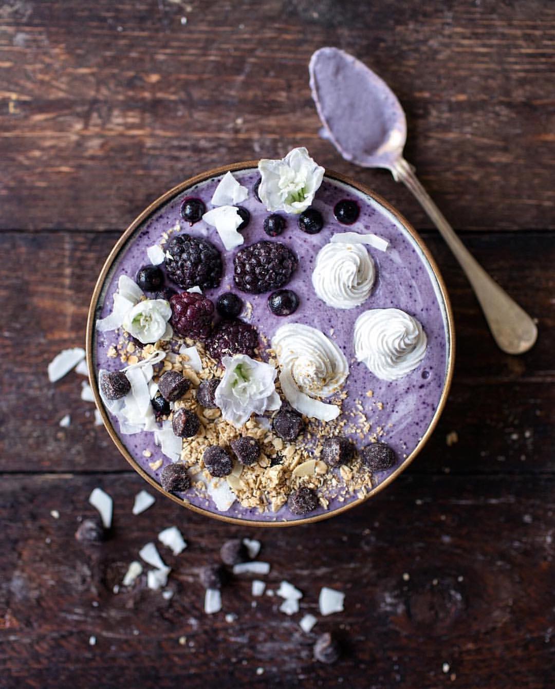 Oats + Berries Smoothie Bowl