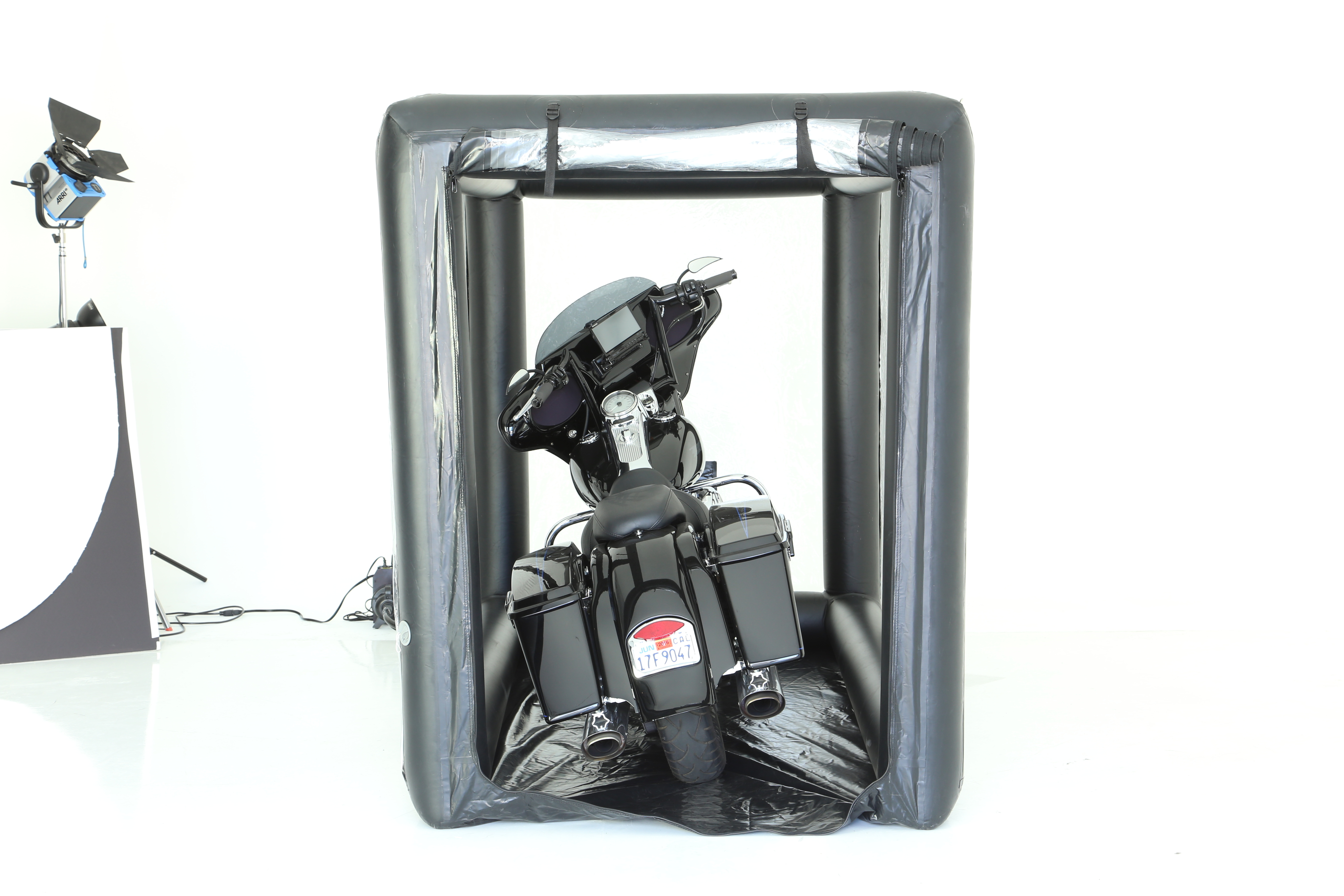 ICS FACTORY　Noir ＃01 CS custom shop 9 Ft. Indoor Bike Showcase - Show-Quality Bike Protection