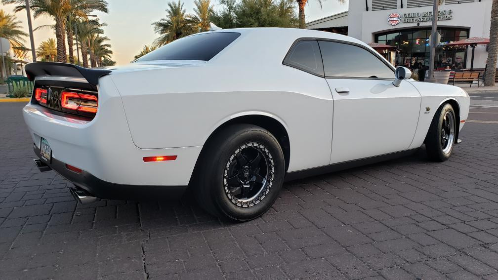 Forgestar D5 Beadlock Black 17x10 +30 5x115BC Hellcat Charger