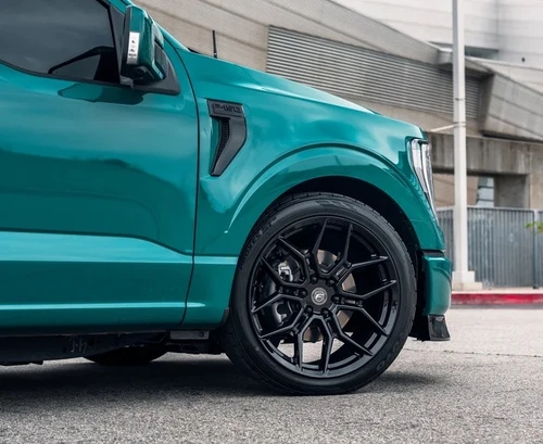 Clean setup on this 2022 F-150 RCSB — Forgestar X12 22x10 +30 in gloss black wrapped in Toyo ST3 275/40/22
