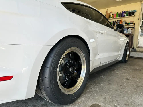Forgestar D5 Gloss Black Wheel w/Machined Lip + Dual Knurling 17x10 +50 5x4.5BC for Ford Vehicles #1710D5BLKMC50545 F09170067P50