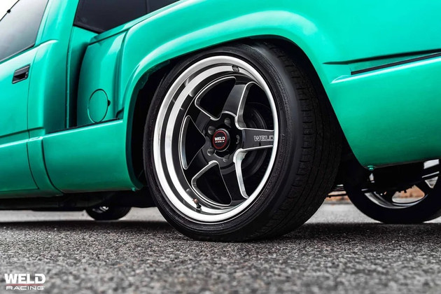 OBS Chevy C1500 on WELD Ventura 20x8 & 20x10.5 Gloss Black Milled Wheels.